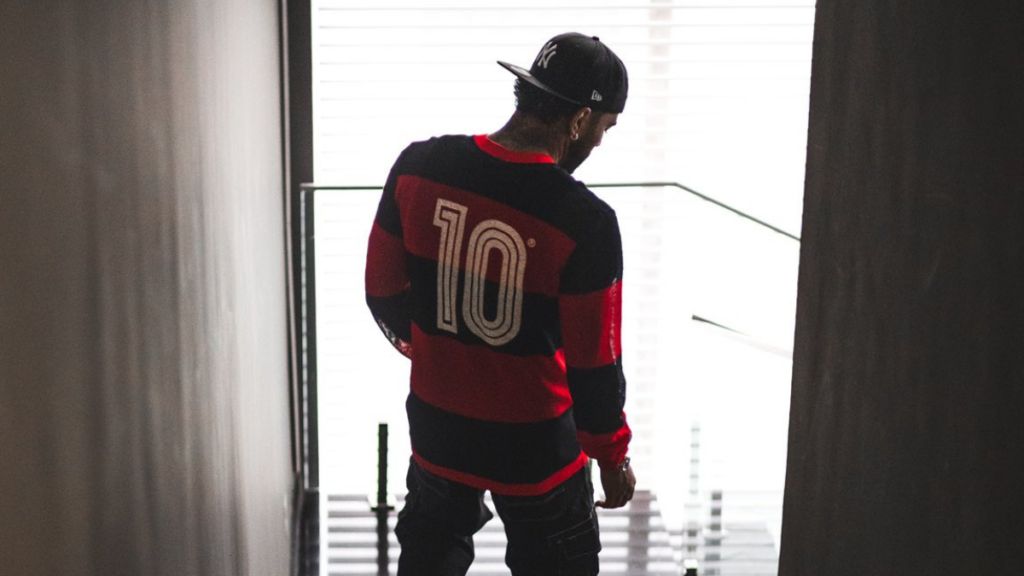 Gabigol posta foto com camisa 10 de Zico antes de assistir ao jogo do Flamengo hoje no Maracanã 