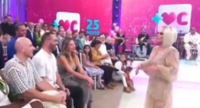 Apresentadora da Globo chama torcedores do Botafogo na plateia e fica constrangida: “Vamos mudar de assunto”
