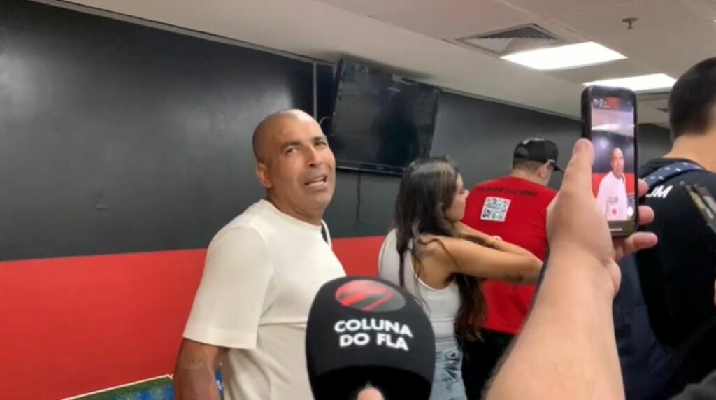 Ídolo do Corinthians não esconde emoção com despedida de Adriano no Flamengo: “Ver a Nação cantando…”