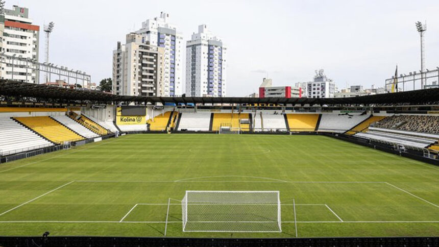 Flamengo enfrenta o Criciúma pela 8ª vez no Heriberto Hülse; jogo do Brasileirão vale empate em retrospecto