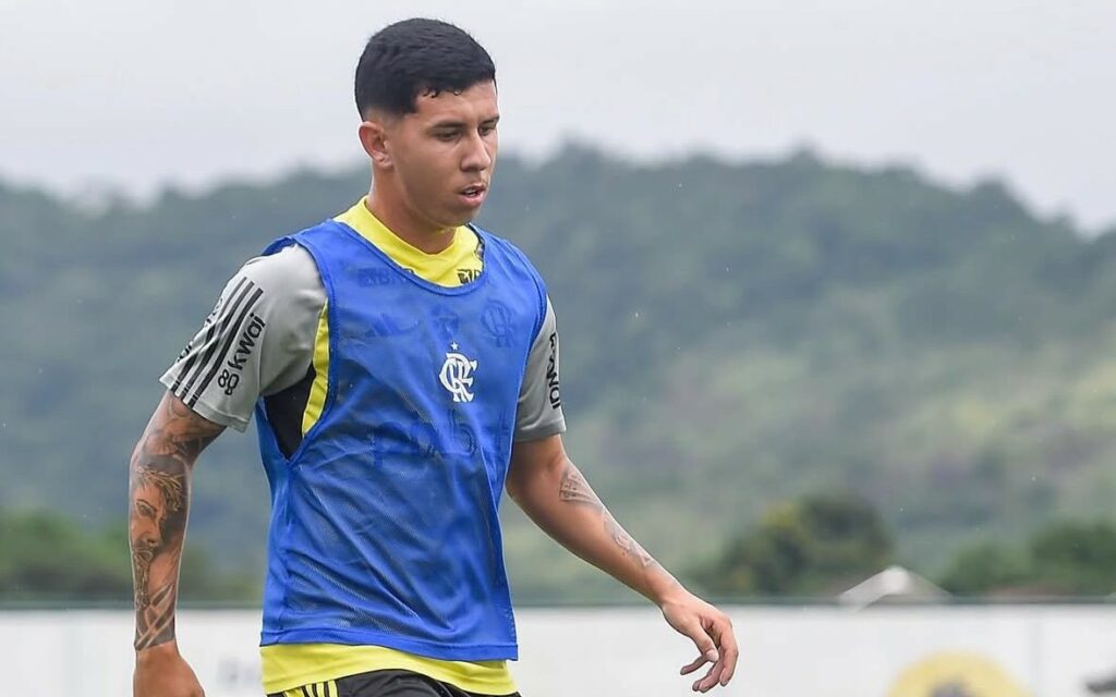 Atacante campeão mundial com Filipe Luís manda recado em treino do Flamengo