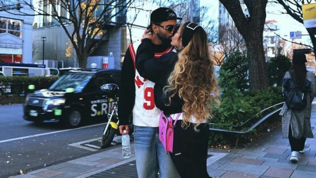 Irmã de Neymar, Rafaella posta fotos aos beijos com Gabigol