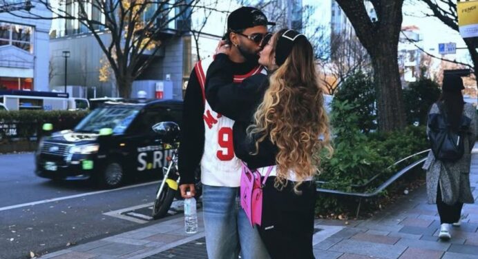 Irmã de Neymar, Rafaella posta fotos aos beijos com Gabigol