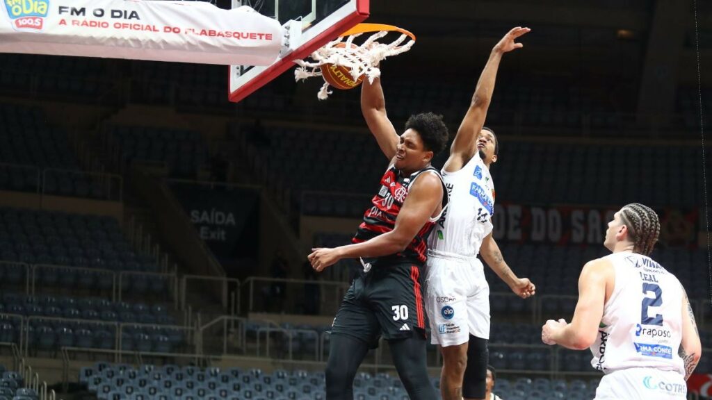 Em jogo maluco, Flamengo perde para o São José e tem sequência quebrada no NBB