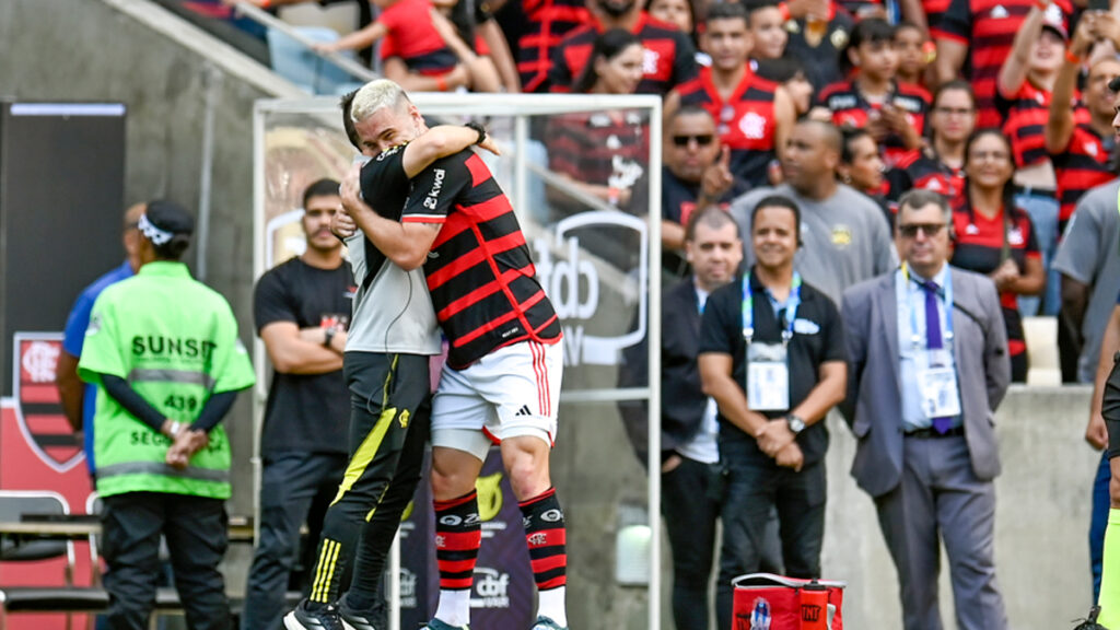 Filipe Luís explica comemoração ‘diferente’ de Léo Ortiz após gol do Flamengo