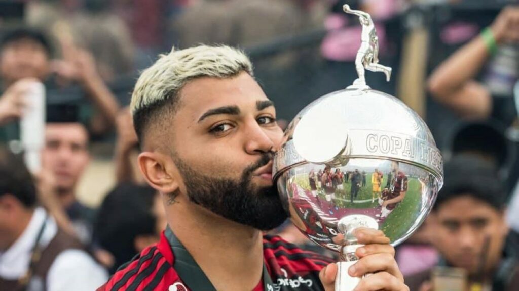 Beijo na Libertadores: ingresso de Flamengo x Vitória tem imagem de Gabigol em 2019