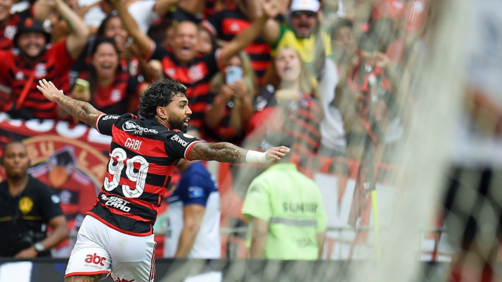 Gabigol marca em jogo de despedida e Flamengo empata com Vitória no Maracanã