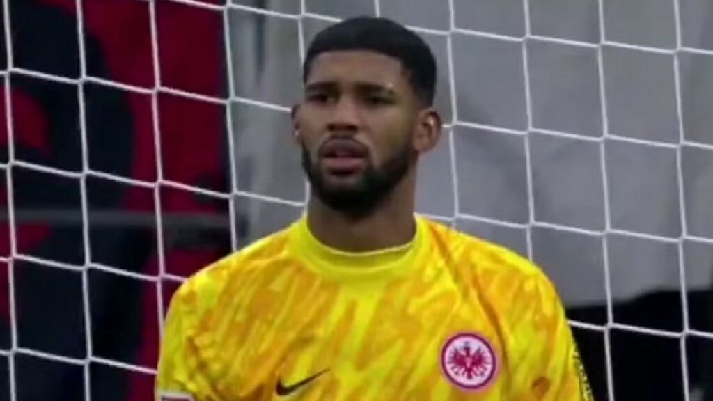 Goleiro revelado pelo Flamengo falha feio e faz gol contra na Alemanha; veja vídeo