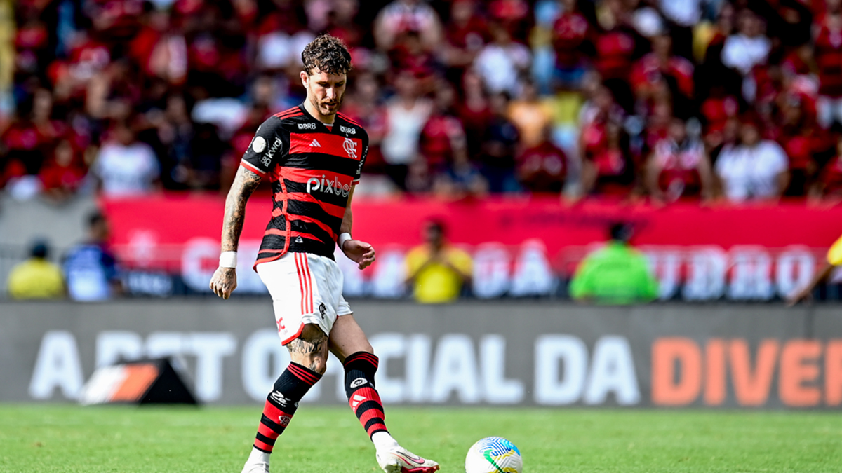 T�cnico do Boca Juniors pede contrata��o de L�o Pereira, do Flamengo