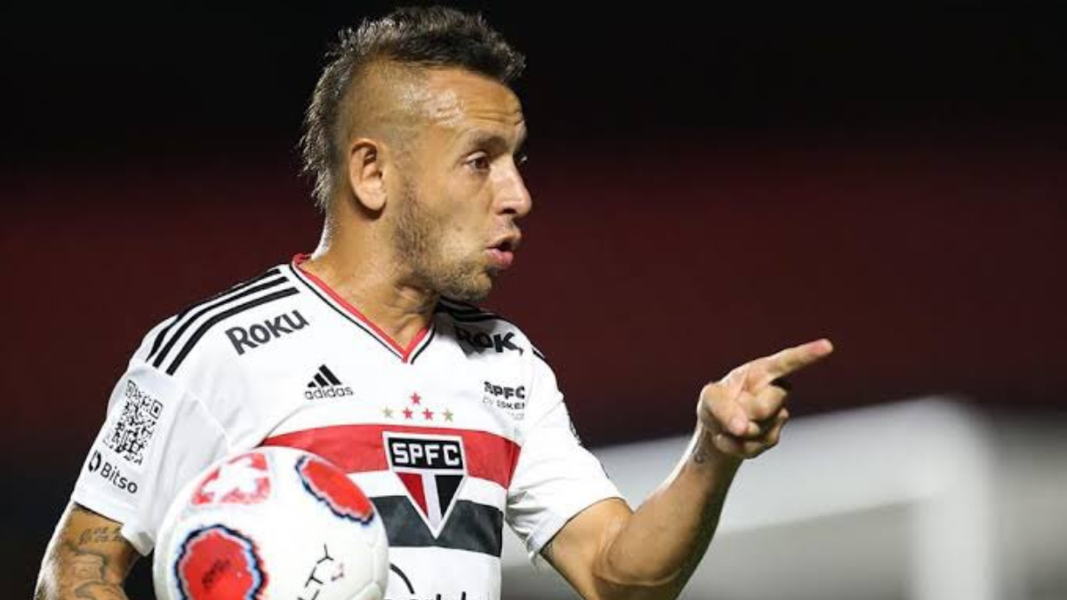 Rafinha e S�o Paulo n�o chegam a acordo por renova��o, e lateral pode ficar livre no mercado