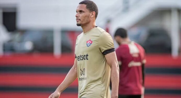 Vitória perde titular absoluto na defesa para jogo contra o Flamengo, pelo Brasileirão