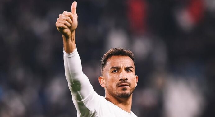 Danilo lidera rankings entre todos os defensores brasileiros na Europa; Flamengo negocia contratação do lateral