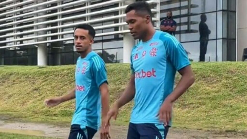 Matheus Gonçalves assusta Alex Sandro ao revelar maior sonho no Flamengo para 2025