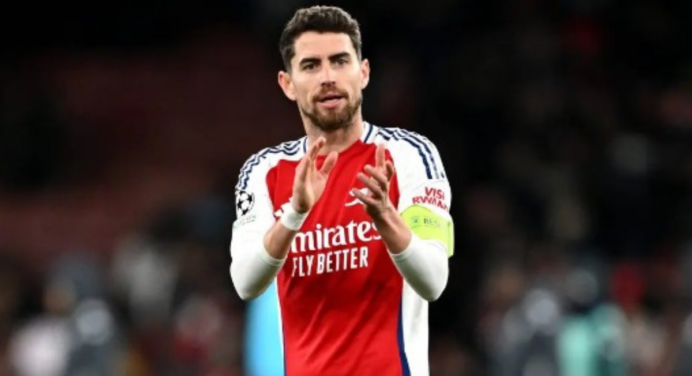 Técnico do Arsenal revela quando Jorginho voltará a jogar; volante é alvo do Flamengo