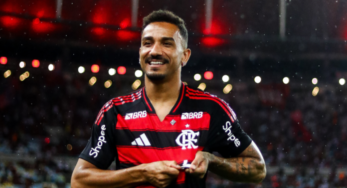 Filipe Luís enaltece Danilo e celebra atuação do defensor: “Sobra de um jeito que nós não conseguimos entender”