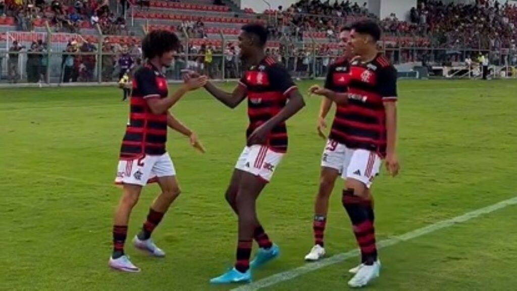 Flamengo atropela Cruzeiro-PB e larga na liderança do Grupo 23 da Copinha