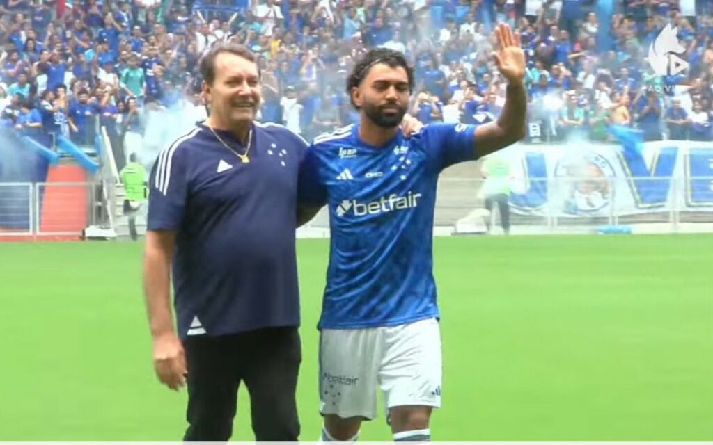 Ex-Flamengo, Gabigol é apresentado de forma oficial pelo Cruzeiro