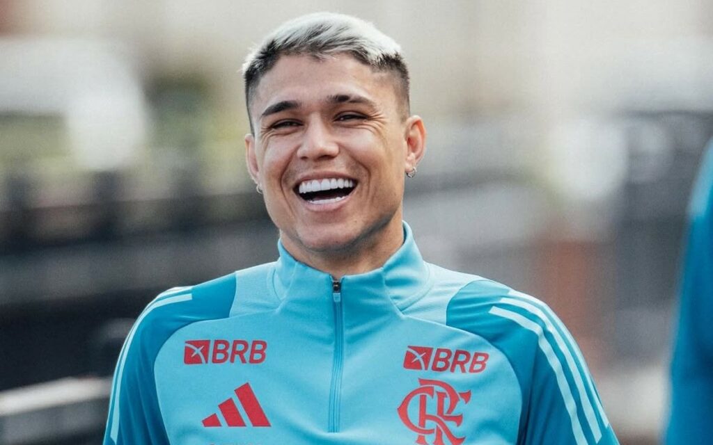 Atacante treina com elenco e deve ficar à disposição de Filipe Luís em próximo jogo do Flamengo