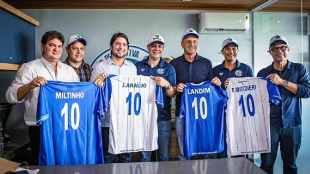 Ex-presidente do Flamengo, Landim marca presença em palco da estreia do clube no Carioca