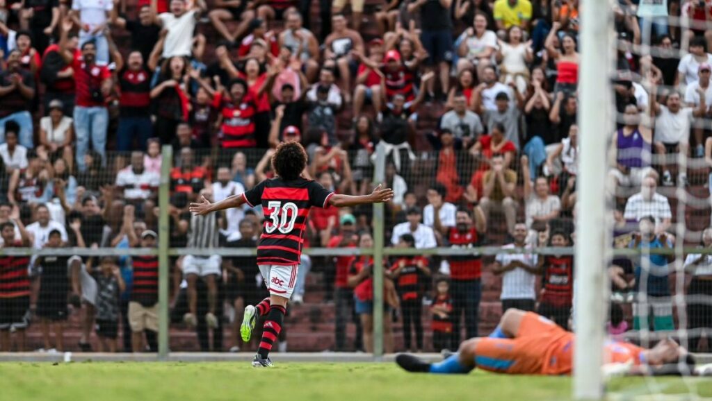 Atacante do Flamengo na Copinha empolga torcedores, que temem saída precoce: “Real Madrid já, já vem atrás”