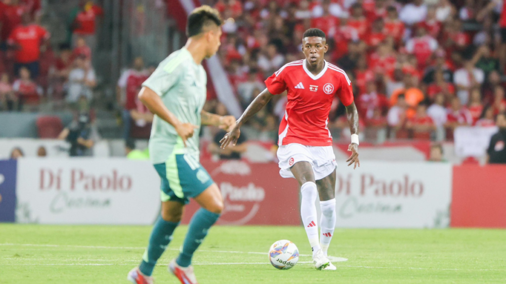 Empresários de Vitão se reúnem com Internacional para acertar transferência para o Flamengo