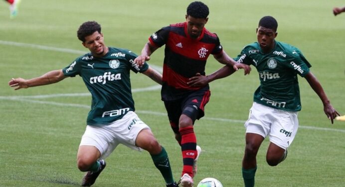 Ex-Flamengo é anunciado pelo Amazonas para a Série B