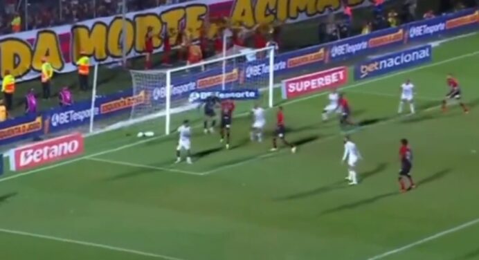 Ex-Flamengo, Carlinhos faz gol no apagar das luzes em estreia pelo Vitória