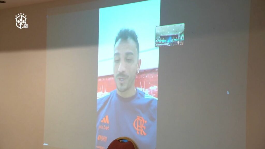 Danilo, do Flamengo, dá discurso emocionante para jogadores da Seleção Brasileira sub-20