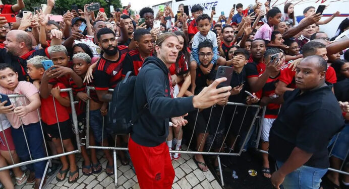 Filipe Luís em campo e Tite como técnico: veja como foi último jogo do Flamengo em Uberlândia
