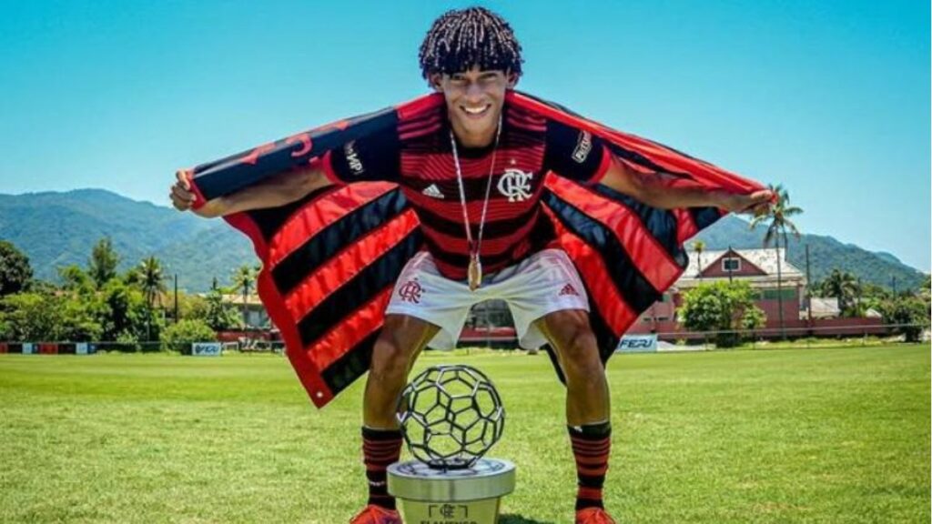 Com multa de R$ 300 milhões, destaque do Flamengo na Copinha ganha chance em jogo do Carioca