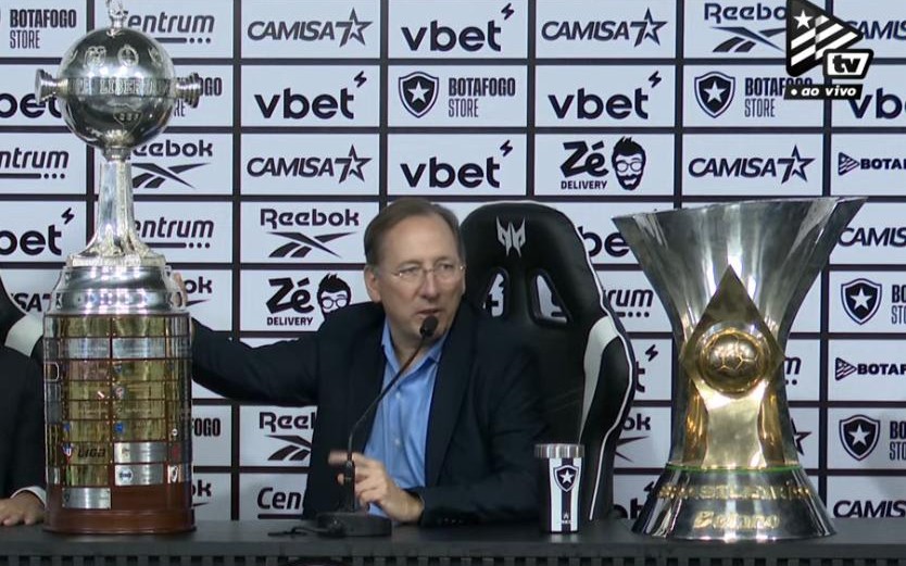 John Textor cita Flamengo e desabafa sobre má fase do Botafogo em 2025: “Aí algum idiota…”