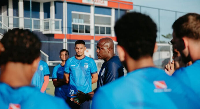 Veja provável escalação do Maricá para jogo contra o Flamengo hoje, pelo Carioca
