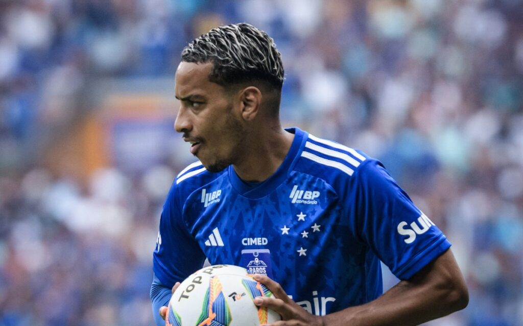 Cruzeiro garante que Flamengo queria Matheus Pereira, mas jogador recusou saída