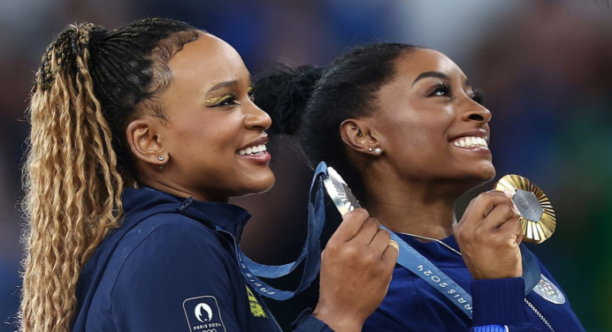 ‘Aposentadoria’ no solo, rivalidade com Simone Biles e novas metas: ginasta do Flamengo, Rebeca Andrade abre o coração em entrevista exclusiva