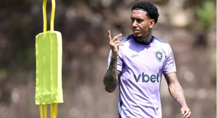 Novo reforço do Botafogo está fora de jogo contra o Flamengo, pelo Carioca