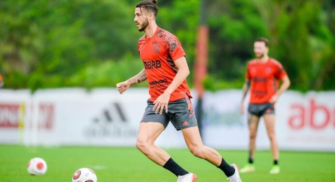 Santos e Grêmio buscam contratação de ex-jogador do Flamengo