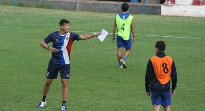 Ex-Flamengo assume time da 3ª divisão e inicia carreira como técnico
