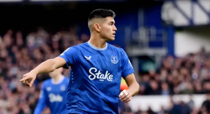 Alcaraz não é mais jogador do Flamengo; Everton comunica que vai exercer cláusula de compra