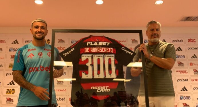 Arrascaeta abre o coração em homenagem recebida pelo Flamengo: “Estou em casa”