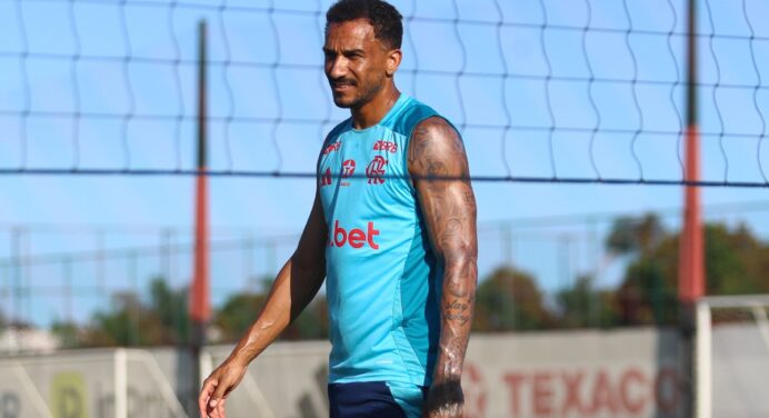 Danilo ‘brinca’ sobre ter conquistado 3 títulos em pouco tempo pelo Flamengo: “Estou aproveitando a onda”