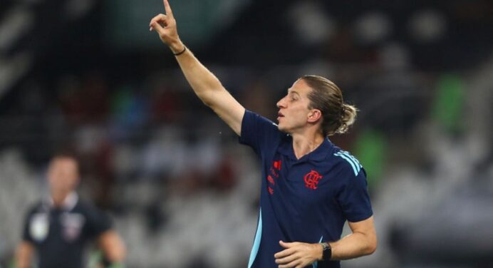 Técnico campeão mundial com o Brasil faz campanha por Filipe Luís na Seleção: “Será um dos grandes”