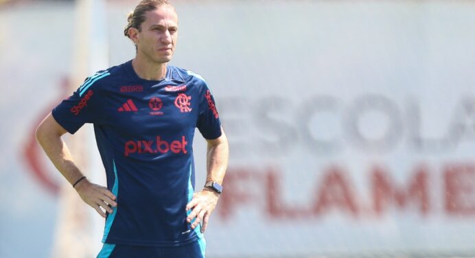 Filipe Luís sai em defesa de jogador do Flamengo após empate com LDU: “Torcida pega no pé”