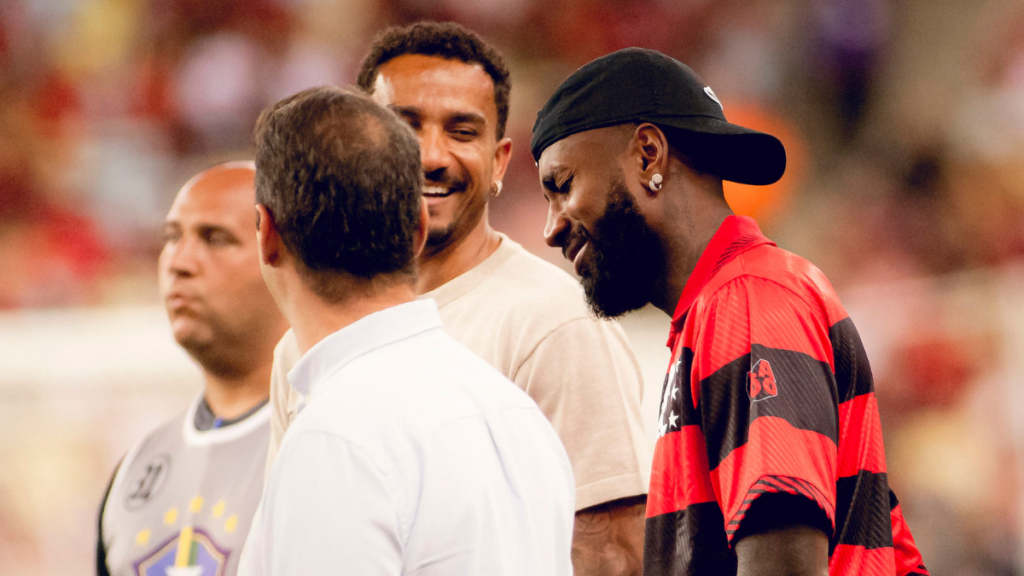 Gerson e Danilo vão ao Maracanã acompanhar jogo do Flamengo x Internacional