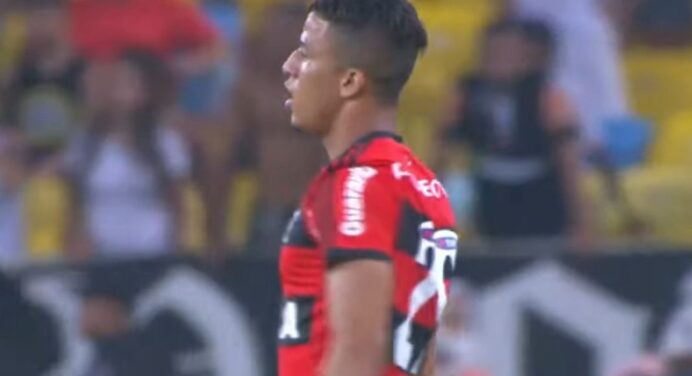 Campeão pelo Flamengo cita Ronaldo Fenômeno ao explicar por que quase desistiu do futebol