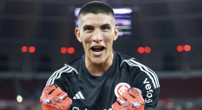 Goleiro do Internacional sofre fratura no dedo em jogo contra o Flamengo, pelo Brasileirão