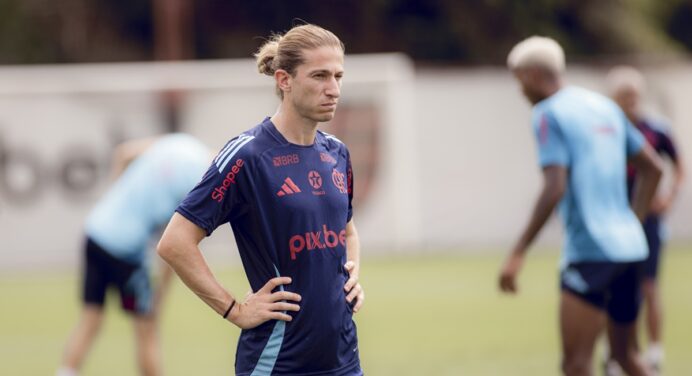 Filipe Luís explica escalação e mudanças em jogo do Flamengo x Palmeiras, pelo Brasileirão