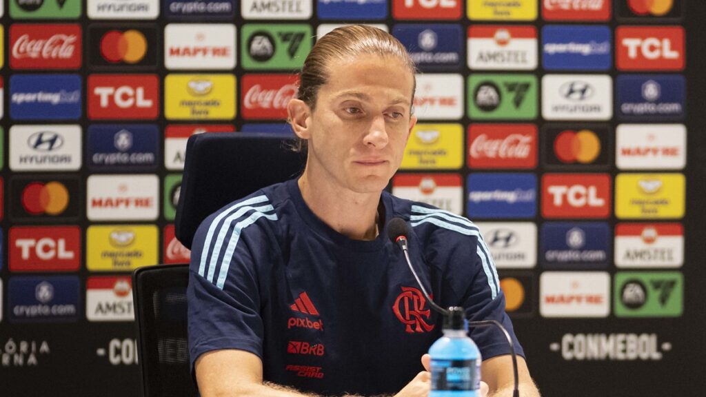 Filipe Luís destaca trabalho nos bastidores do Flamengo: “Peço para eles…”