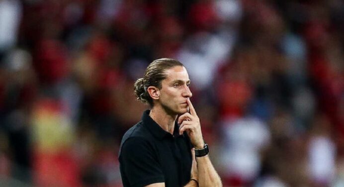 “Precisamos muito dos torcedores”, declara Filipe Luís após protestos sobre preços de ingressos em jogos do Flamengo