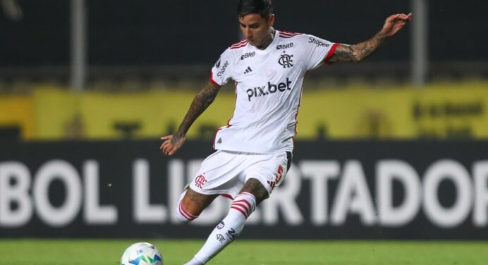 Jogou de terno: Pulgar domina meio campo e recebe elogios em jogo do Flamengo; veja reações