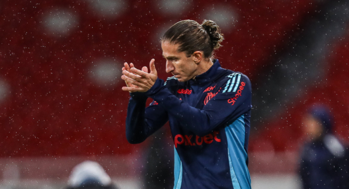 Filipe Luís rebate críticas por falta de gols e manda recado à torcida do Flamengo: “Quem vai errar sou, deixa que…”